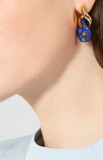 Серебряные серьги BOTTEGA VENETA синего цвета по цене 99500 руб., арт. 589306/VJ177, фото 2 Серебряные серьги BOTTEGA VENETA, арт. 589306/VJ177, фото 2