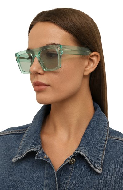 Солнцезащитные очки TOM FORD бирюзового цвета по цене 49800 руб., арт. TF711 84V, фото 2 Солнцезащитные очки TOM FORD, арт. TF711 84V, фото 2