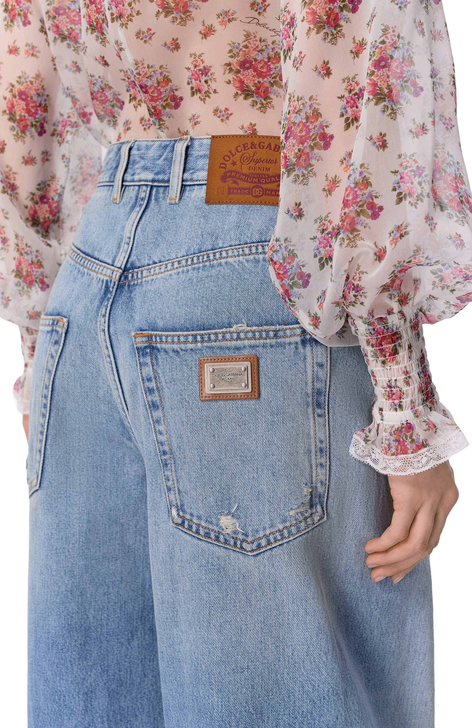 Джинсы DOLCE & GABBANA голубого цвета по цене 131500 руб., арт. FTDHHD/G80R6, фото 5 Джинсы DOLCE & GABBANA, арт. FTDHHD/G80R6, фото 5