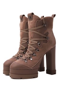 Коричневый