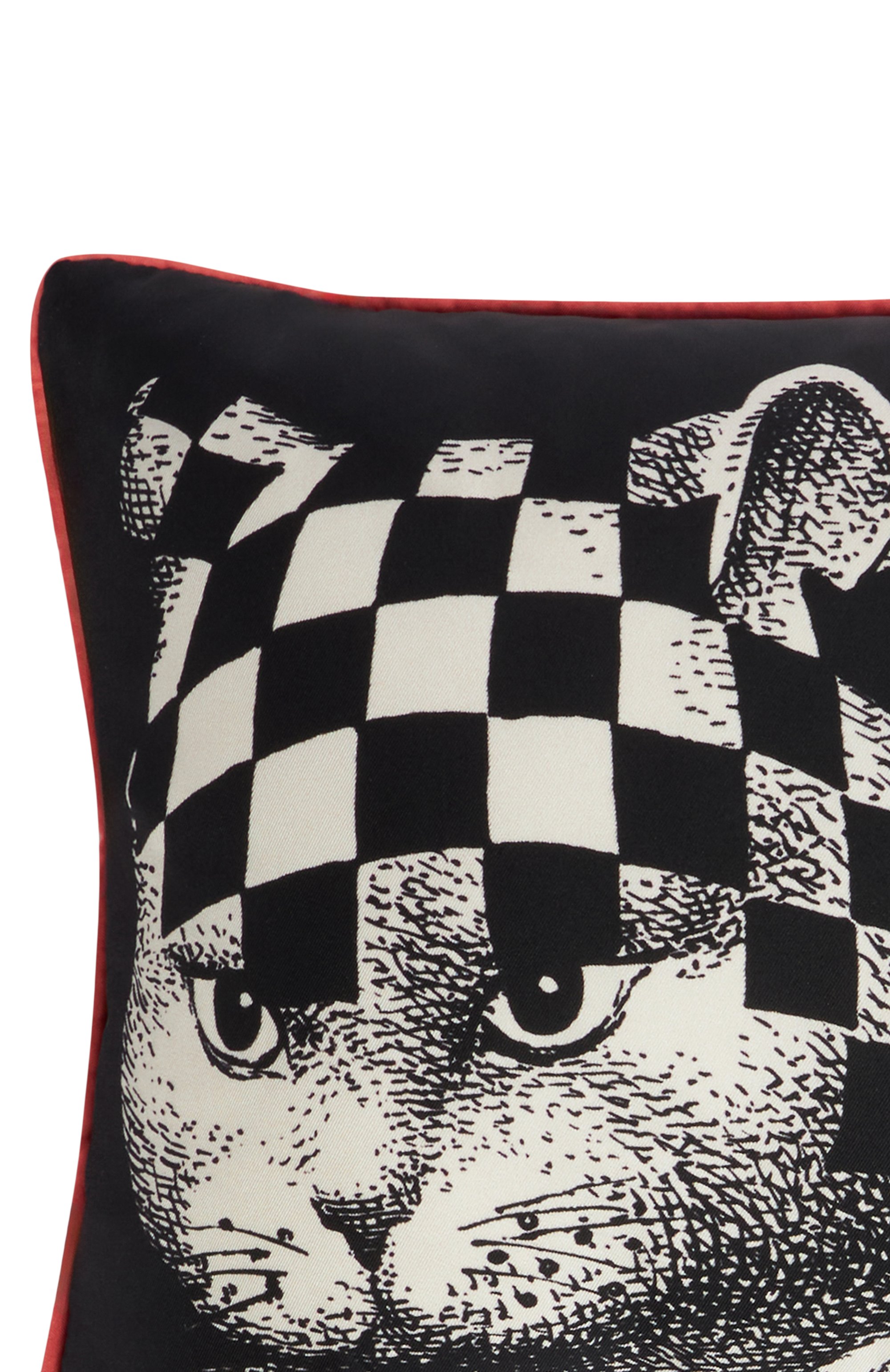 Подушка high fidelity FORNASETTI черно-белого цвета по цене 49250 руб., арт. PILLHF03, фото 3 Подушка high fidelity FORNASETTI, арт. PILLHF03, фото 3