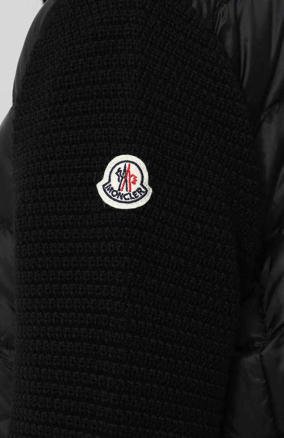 Пуховая куртка с воротником-стойкой MONCLER черного цвета по цене 56500 руб., арт. D2-093-94905-00-98124, фото 5 Пуховая куртка с воротником-стойкой MONCLER, арт. D2-093-94905-00-98124, фото 5