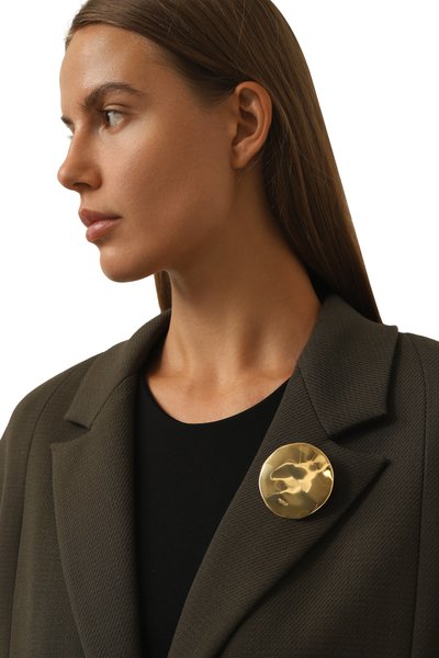 Брошь JIL SANDER золотого цвета по цене 49700 руб., арт. J11VK0015 J12003, фото 2 Брошь JIL SANDER, арт. J11VK0015 J12003, фото 2