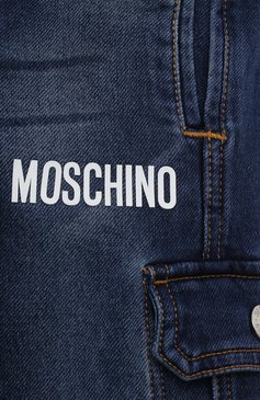 Детские джинсовые джоггеры MOSCHINO темно-синего цвета, арт. HUP05A/LDE10 | Фото 3 (Материал внешний: Хлопок, Деним; Мальчики Кросс-КТ: Джоггеры-одежда; Детали: На резинке; Тематический товар: Teddy Bear; Нос: Не проставлено; Материал сплава: Проставлено; Ростовка одежда: 10 - 11 лет | 140 - 146см, 12 лет | 152 см, 13 - 15 лет | 158 см, 4 года | 104 см, 6 лет | 116 см, 8 лет | 128 см)
