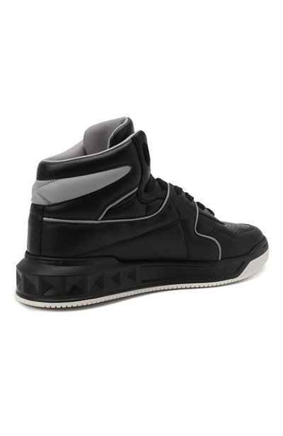 Кожаные кеды one stud VALENTINO черного цвета по цене 82000 руб., арт. WY2S0E63/NWN, фото 4 Кожаные кеды one stud VALENTINO, арт. WY2S0E63/NWN, фото 4