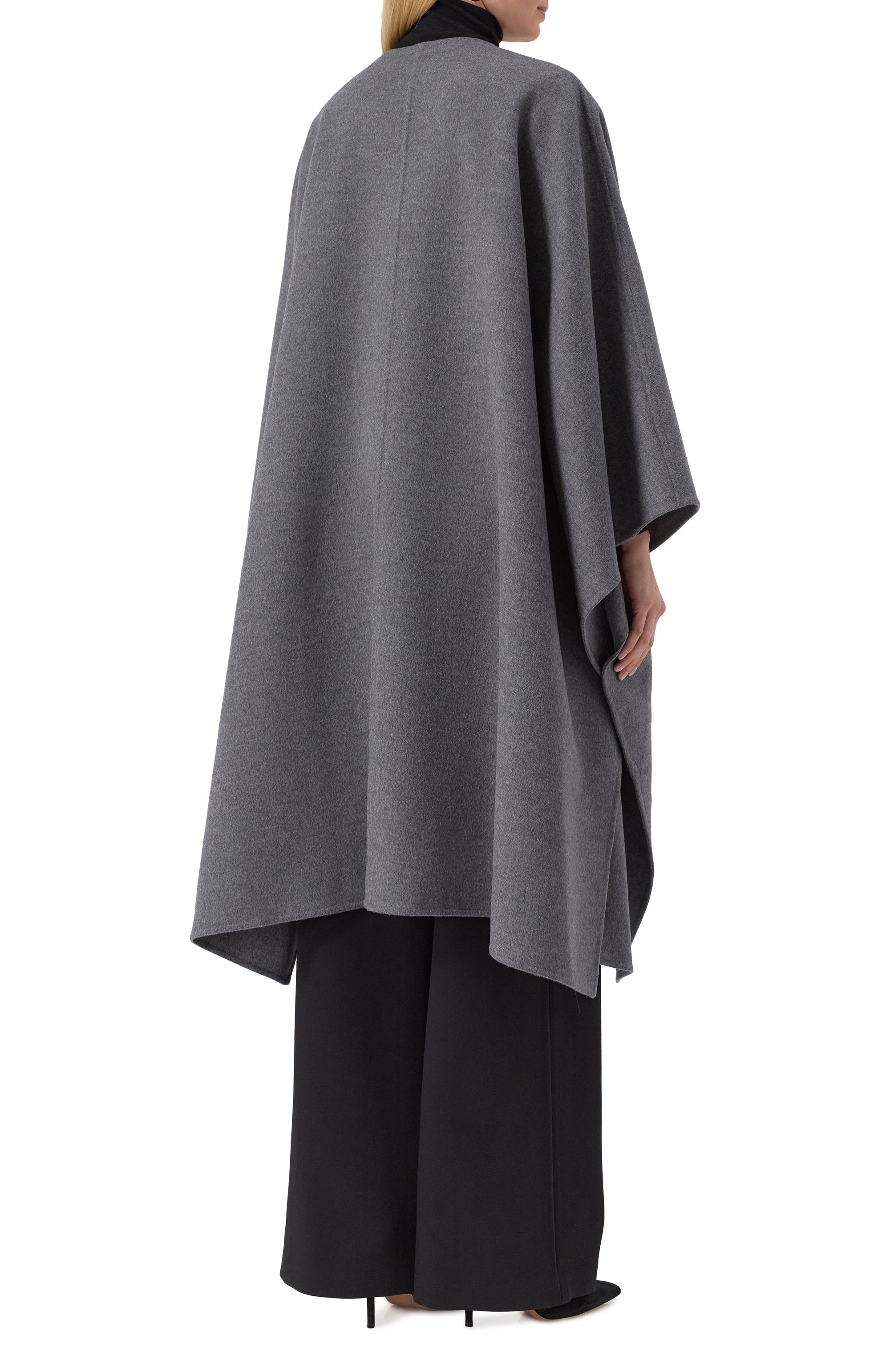 Пончо из шерсти и кашемира VALENTINO серого цвета по цене 539500 руб., арт. 5B3CG4728MA, фото 4 Пончо из шерсти и кашемира VALENTINO, арт. 5B3CG4728MA, фото 4