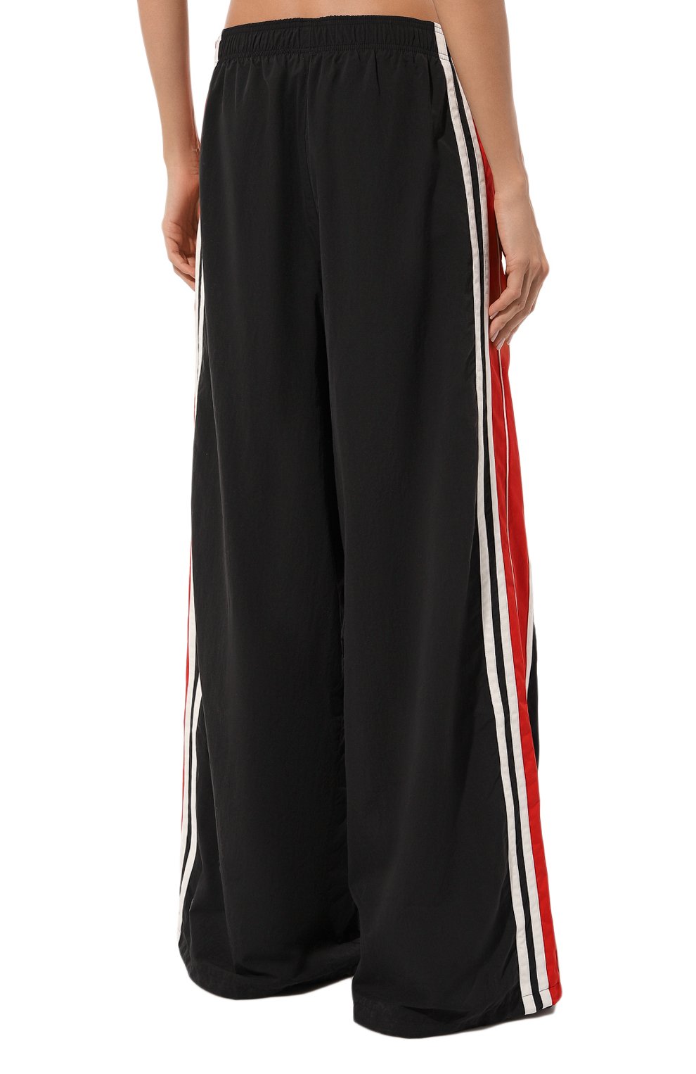 Брюки VETEMENTS черного цвета по цене 152000 руб., арт. UA65PB680R/NYL0N, фото 4 Брюки VETEMENTS, арт. UA65PB680R/NYL0N, фото 4