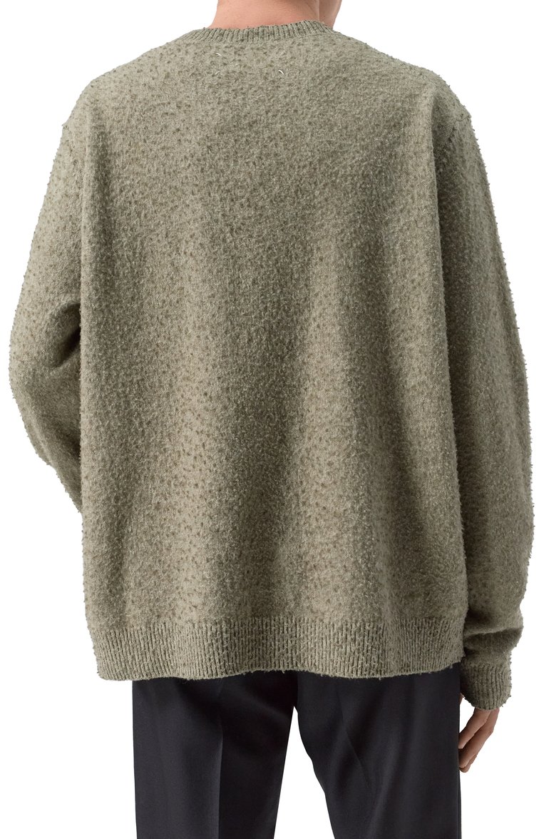 Мужской джемпер из хлопка и шерсти MAISON MARGIELA светло-зеленого цвета, арт. S50HL0033/M13108 | Фото 4 (Драгоценные камни: Проставлено; Рукава: Длинные; Материал сплава: Проставлено; Материал внешний: Шерсть, Хлопок; Длина (для топов): Стандартные; Мужское Кросс-КТ: Джемперы; Стили: Кэжуэл, Минимализм; Вырез: Круглый; Принт: Без принта)