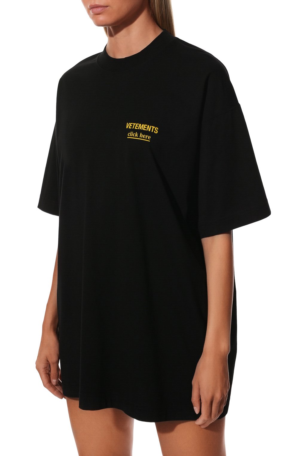 Хлопковая футболка VETEMENTS черного цвета по цене 26750 руб., арт. UA53TR110B 1610/W, фото 3 Хлопковая футболка VETEMENTS, арт. UA53TR110B 1610/W, фото 3