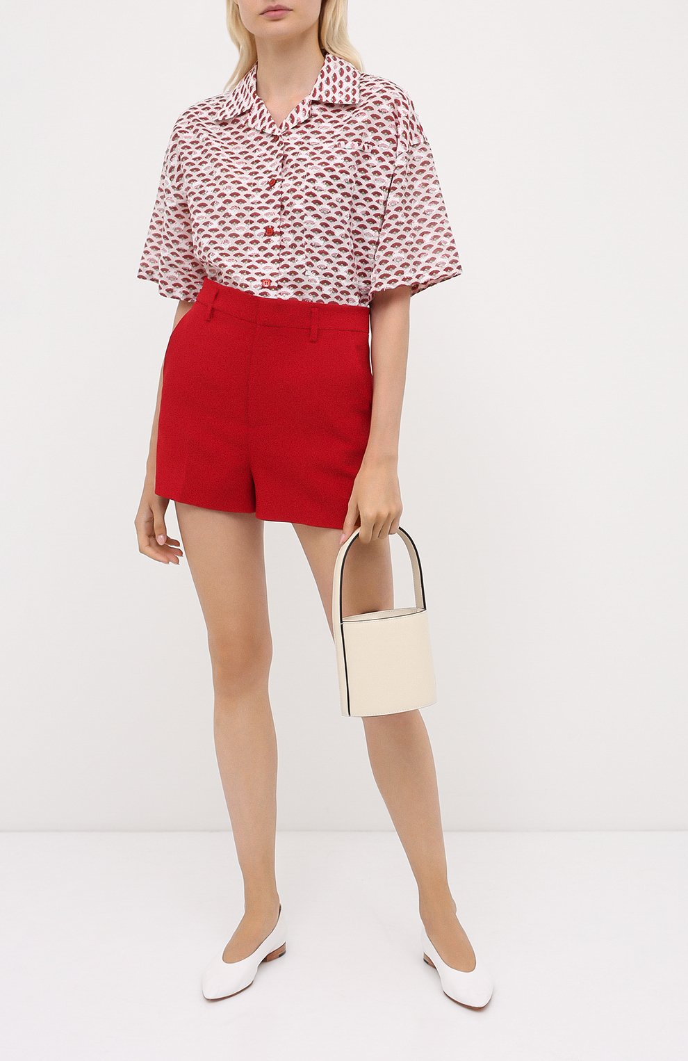 Шорты REDVALENTINO красного цвета по цене 33950 руб., арт. UR3RFD30/2EU, фото 2 Шорты REDVALENTINO, арт. UR3RFD30/2EU, фото 2