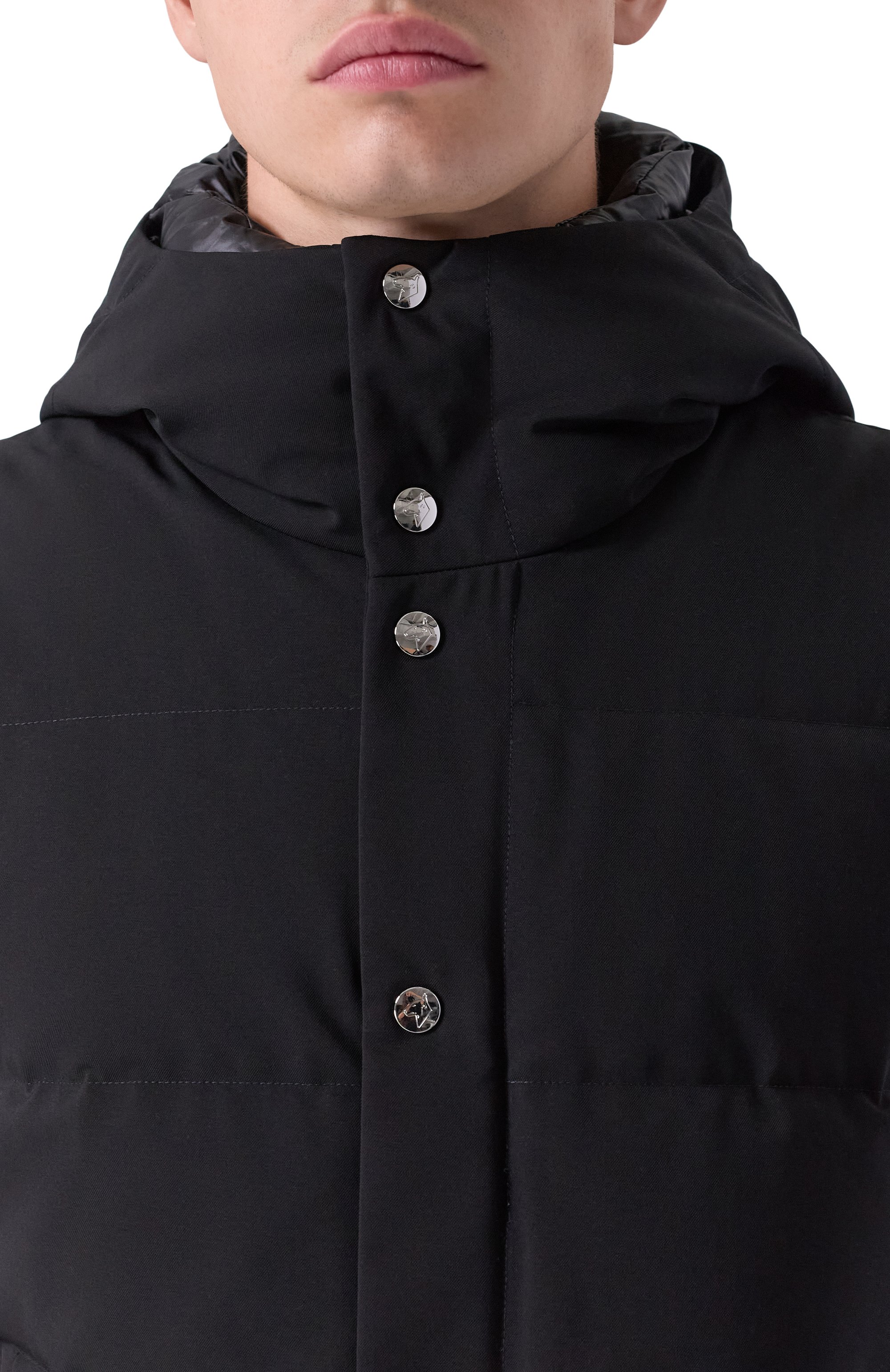 Пуховый жилет MONTECORE черного цвета по цене 96650 руб., арт. F09MUWX582A/185, фото 5 Пуховый жилет MONTECORE, арт. F09MUWX582A/185, фото 5