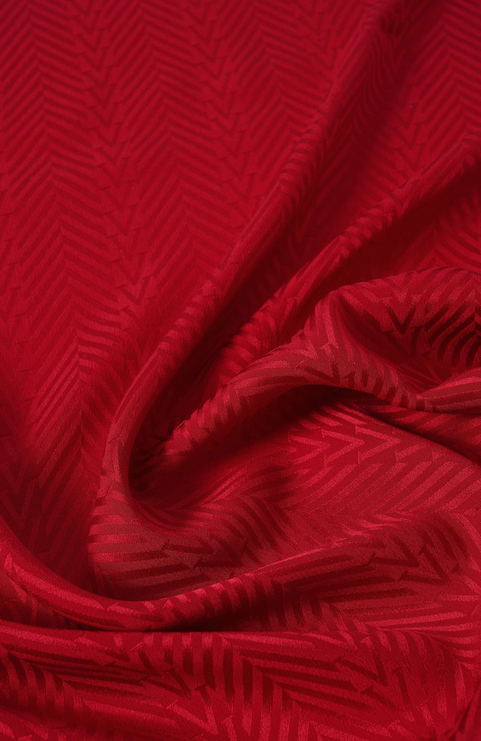Шелковый платок VALENTINO красного цвета по цене 59500 руб., арт. 9W2EI114/FUZ, фото 3 Шелковый платок VALENTINO, арт. 9W2EI114/FUZ, фото 3