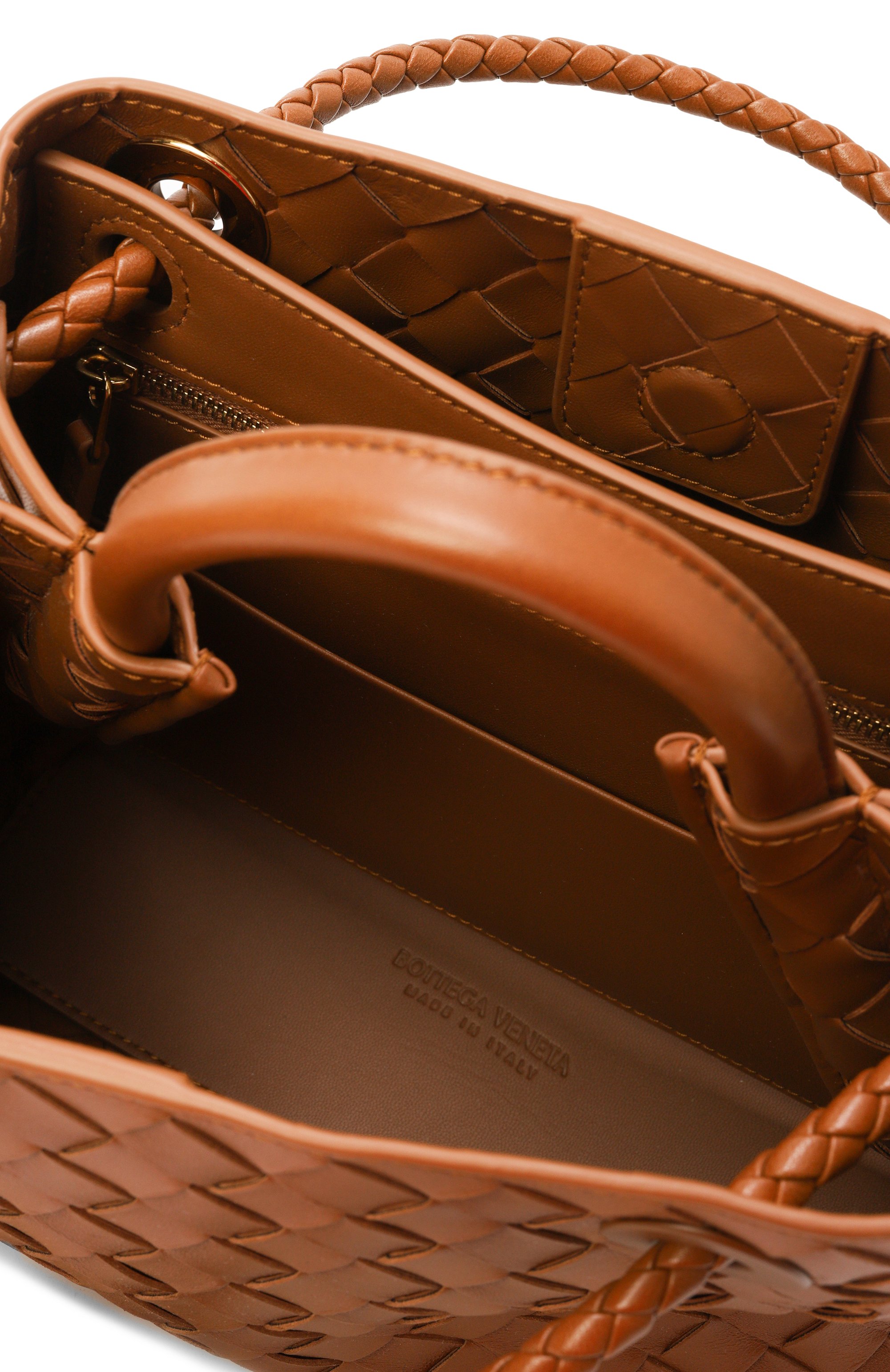 Сумка andiamo small BOTTEGA VENETA коричневого цвета по цене 512000 руб., арт. 766014/VCPP1, фото 5 Сумка andiamo small BOTTEGA VENETA, арт. 766014/VCPP1, фото 5