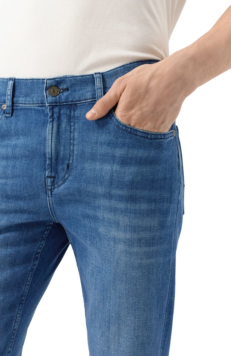 Мужские джинсы slimmy 7 FOR ALL MANKIND синего цвета, арт. 7T511R51 | Фото 5 (Длина (брюки, джинсы): Стандартные; Материал внешний: Хлопок, Деним; Стили: Кэжуэл, Повседневный; Детали: Делаве; Кросс-КТ: Деним; Силуэт М (брюки): Прямые; Автоматизация ТО: Проставлено; Автоматизация состава: Проставлено)