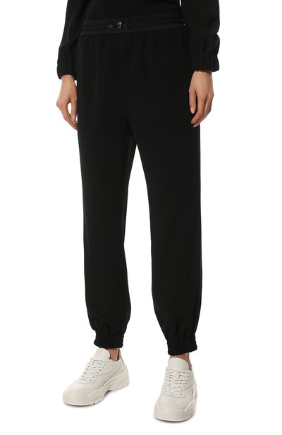 Джоггеры MONCLER черного цвета по цене 37550 руб., арт. H1-093-2A000-07-595VW, фото 3 Джоггеры MONCLER, арт. H1-093-2A000-07-595VW, фото 3
