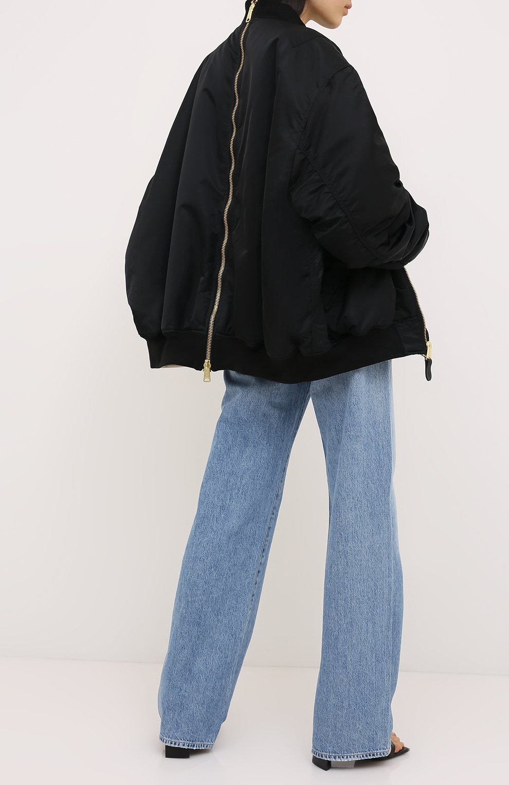 Бомбер VETEMENTS черного цвета по цене 138500 руб., арт. WAH21JA001 1307/BLACK/WHITE, фото 2 Бомбер VETEMENTS, арт. WAH21JA001 1307/BLACK/WHITE, фото 2
