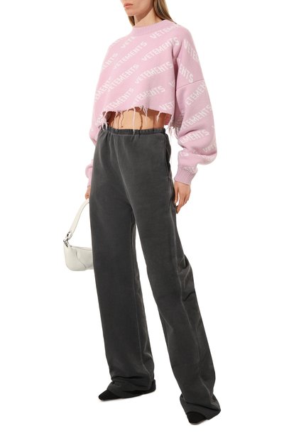 Шерстяной свитер VETEMENTS розового цвета по цене 99750 руб., арт. UE63KN900P, фото 2 Шерстяной свитер VETEMENTS, арт. UE63KN900P, фото 2