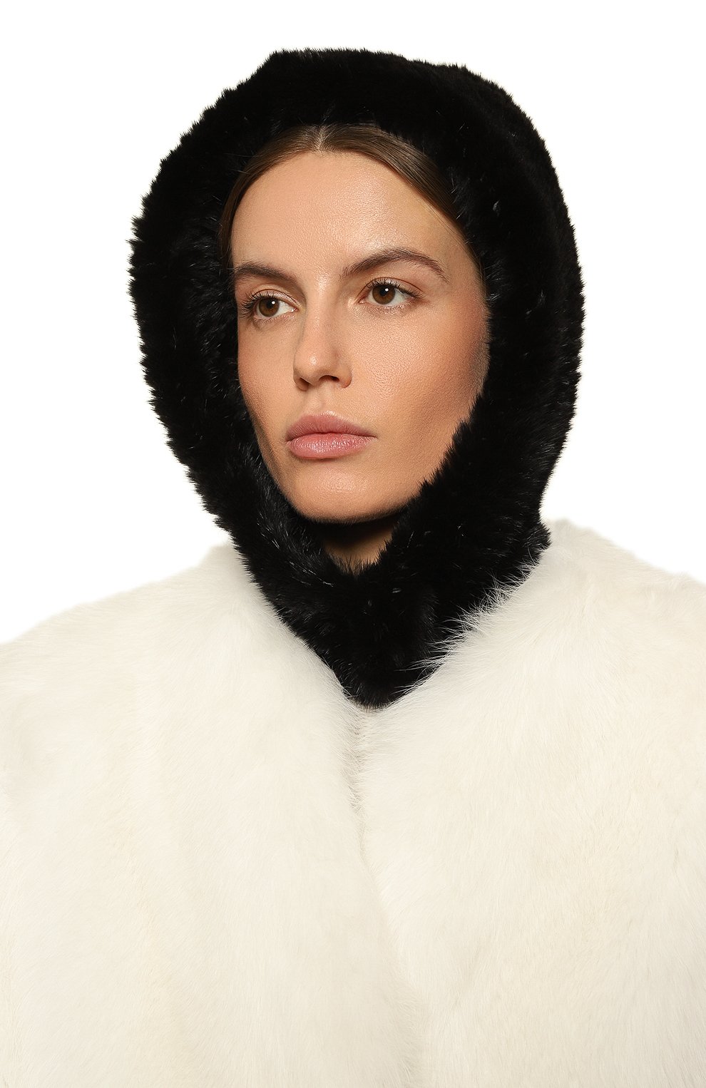 Меховой капюшон из норки VICTORIA KUSENKOVA черного цвета по цене 75900 руб., арт. 192850002060, фото 2 Меховой капюшон из норки VICTORIA KUSENKOVA, арт. 192850002060, фото 2