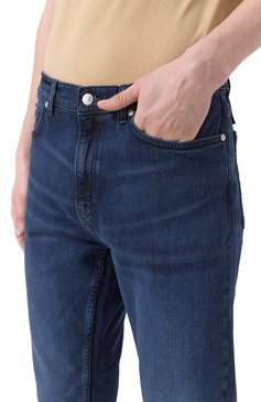 Мужские джинсы slim fit HUGO синего цвета, арт. 50530610 | Фото 5 (Длина (брюки, джинсы): Стандартные; Детали: Делаве; Кросс-КТ: Деним; Силуэт М (брюки): Прямые; Материал внешний: Деним, Хлопок; Стили: Повседневный; Автоматизация ТО: Проставлено; Автоматизация состава: Проставлено)