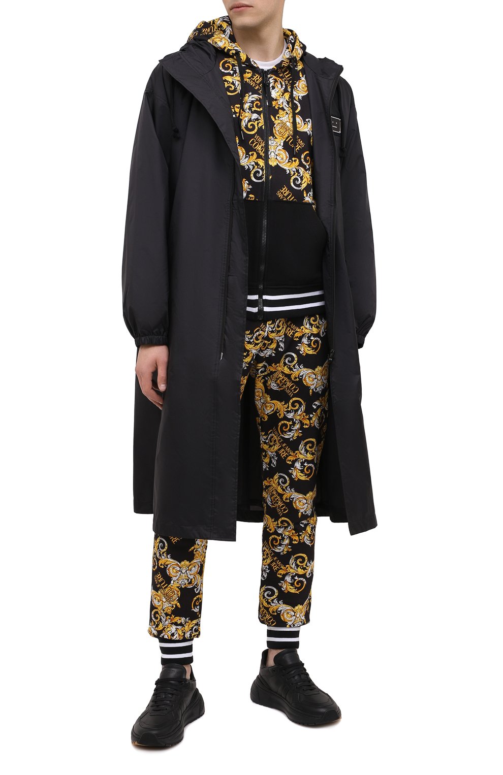 Хлопковая толстовка VERSACE JEANS COUTURE разноцветного цвета по цене 44750 руб., арт. B7GZA701-Z U P 301C0 PRINT ALL0VER/S0830, фото 2 Хлопковая толстовка VERSACE JEANS COUTURE, арт. B7GZA701-Z U P 301C0 PRINT ALL0VER/S0830, фото 2