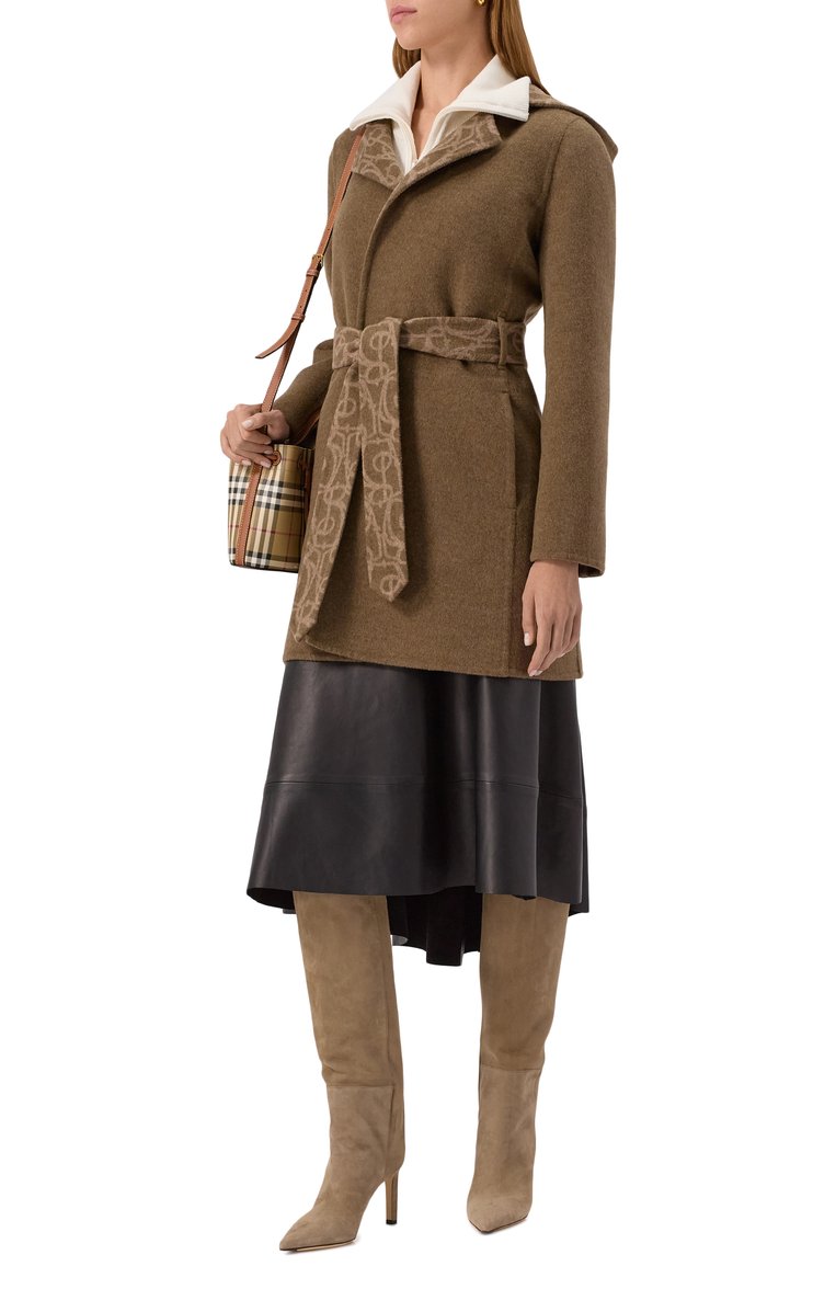 Женское пальто из шерсти и кашемира BURBERRY темно-бежевого цвета, арт. 8101310 | Фото 2 (Длина (верхняя одежда): До середины бедра; Рукава: Длинные; Материал внешний: Шерсть; 1-2-бортные: Однобортные; Стили: Кэжуэл)
