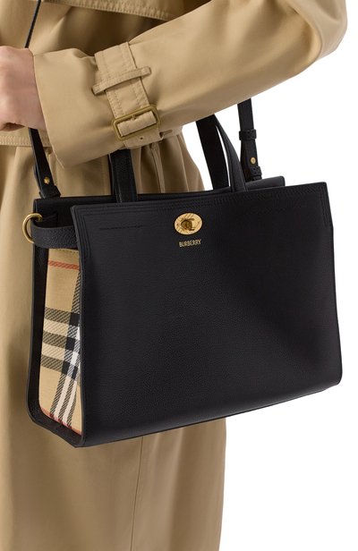 Сумка-тоут cotswolds BURBERRY черного цвета по цене 254500 руб., арт. 8129060, фото 2 Сумка-тоут cotswolds BURBERRY, арт. 8129060, фото 2