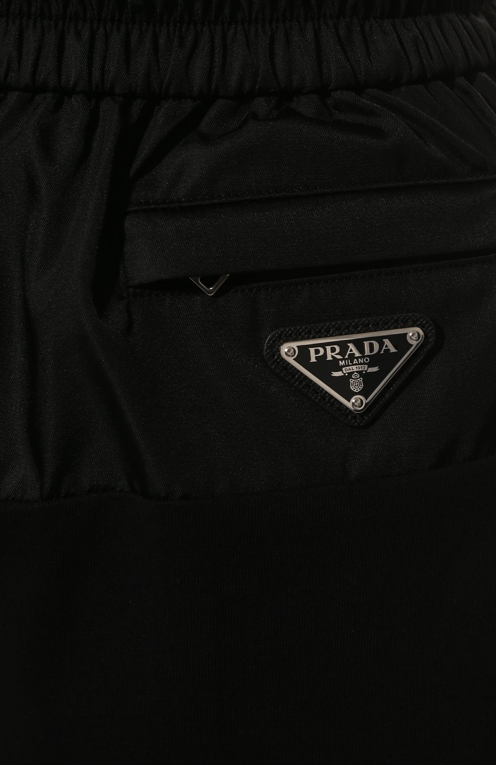 Шорты PRADA черного цвета по цене 78000 руб., арт. 132353-1YYA-F0806-212, фото 5 Шорты PRADA, арт. 132353-1YYA-F0806-212, фото 5