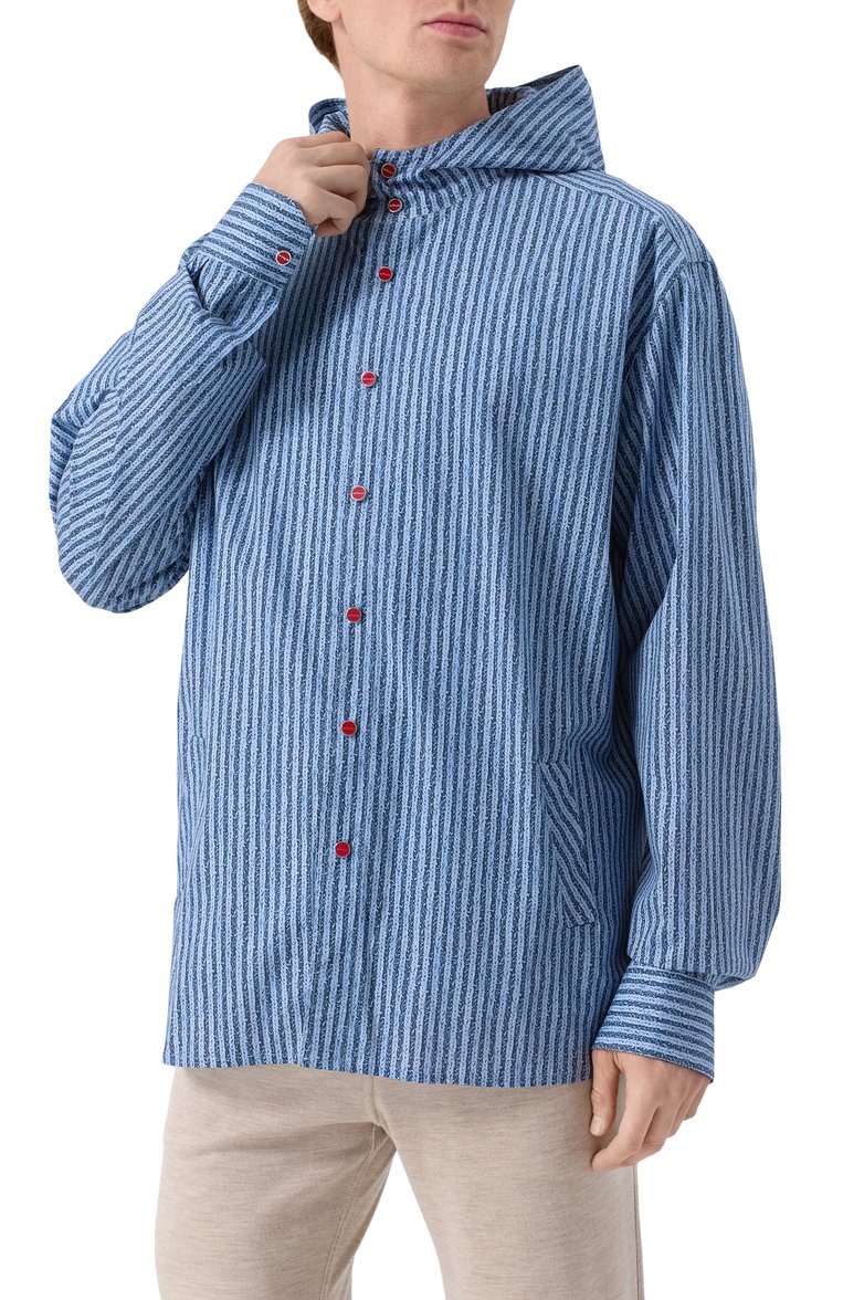 Мужская хлопковая рубашка KITON голубого цвета, арт. UMCMARH0912901_46-50 | Фото 3 (Рукава: Длинные; Длина (для топов): Стандартные; Манжеты: На кнопках; Стили: Кэжуэл; Воротник: С капюшоном; Случай: Повседневный; Принт: Полоска; Материал внешний: Хлопок; Автоматизация состава: Проставлено; Автоматизация ТО: Проставлено)