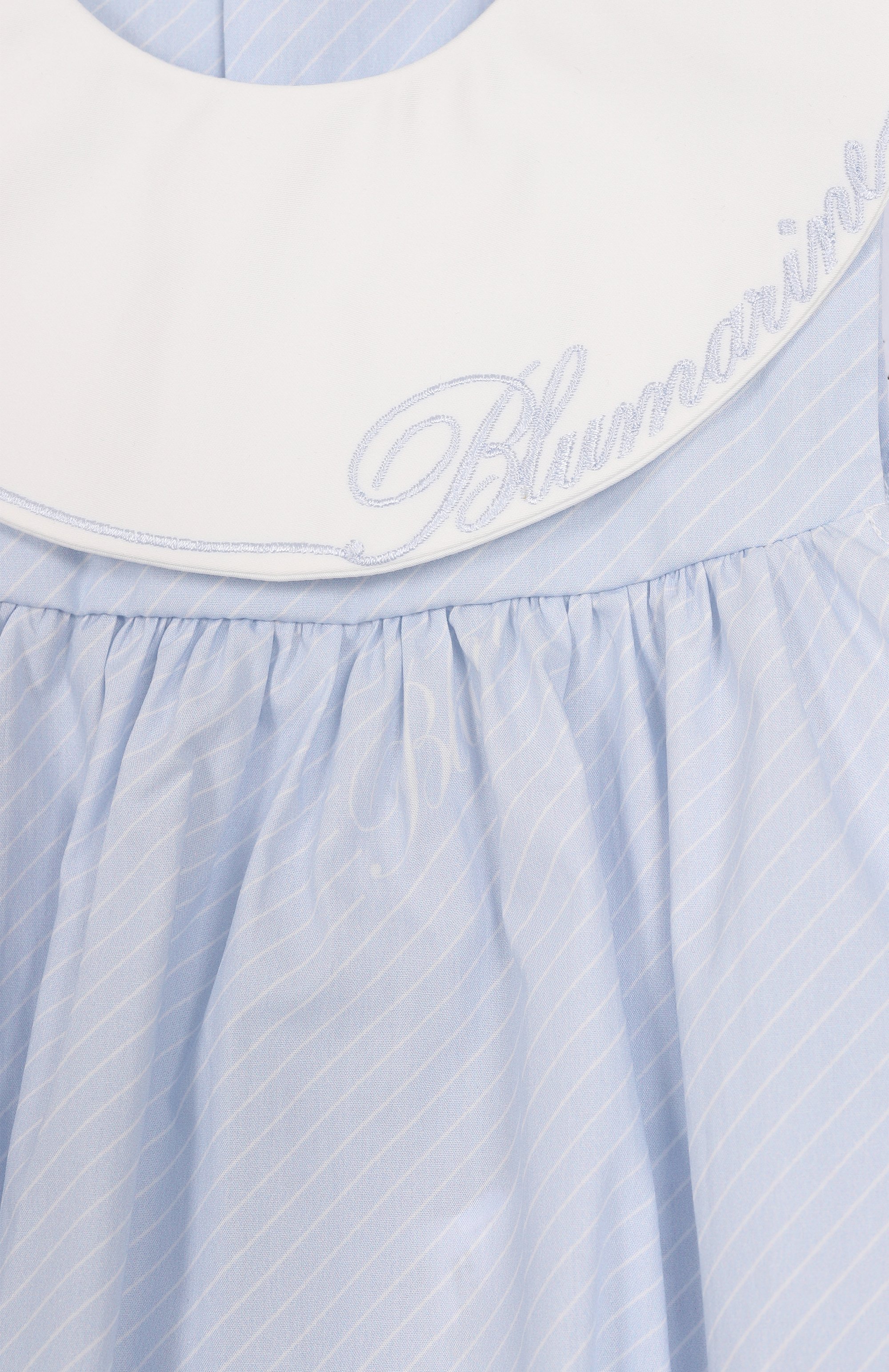 Хлопковый песочник BLUMARINE светло-голубого цвета по цене 17550 руб., арт. BNPG001.0.CAB04/12M-24M, фото 3 Хлопковый песочник BLUMARINE, арт. BNPG001.0.CAB04/12M-24M, фото 3