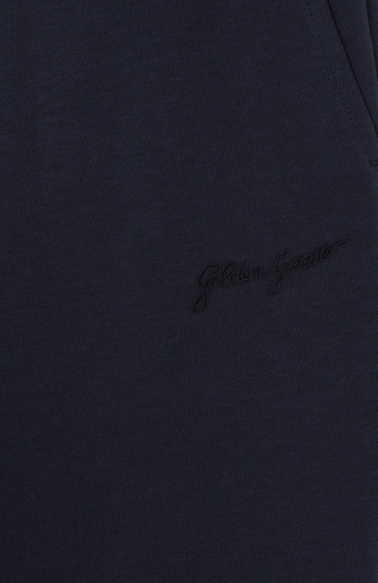 Детские хлопковые брюки GOLDEN GOOSE DELUXE BRAND темно-синего цвета, арт. GKP02226.P001953 | Фото 3 (Нос: Не проставлено; Материал внешний: Хлопок; Случай: Повседневный; Мальчики Кросс-КТ: Брюки-спорт; Ростовка одежда: 4 года | 104 см, 6 лет | 116 см, 8 лет | 128 см, 10 - 11 лет | 140 - 146см, 12 лет | 152 см)