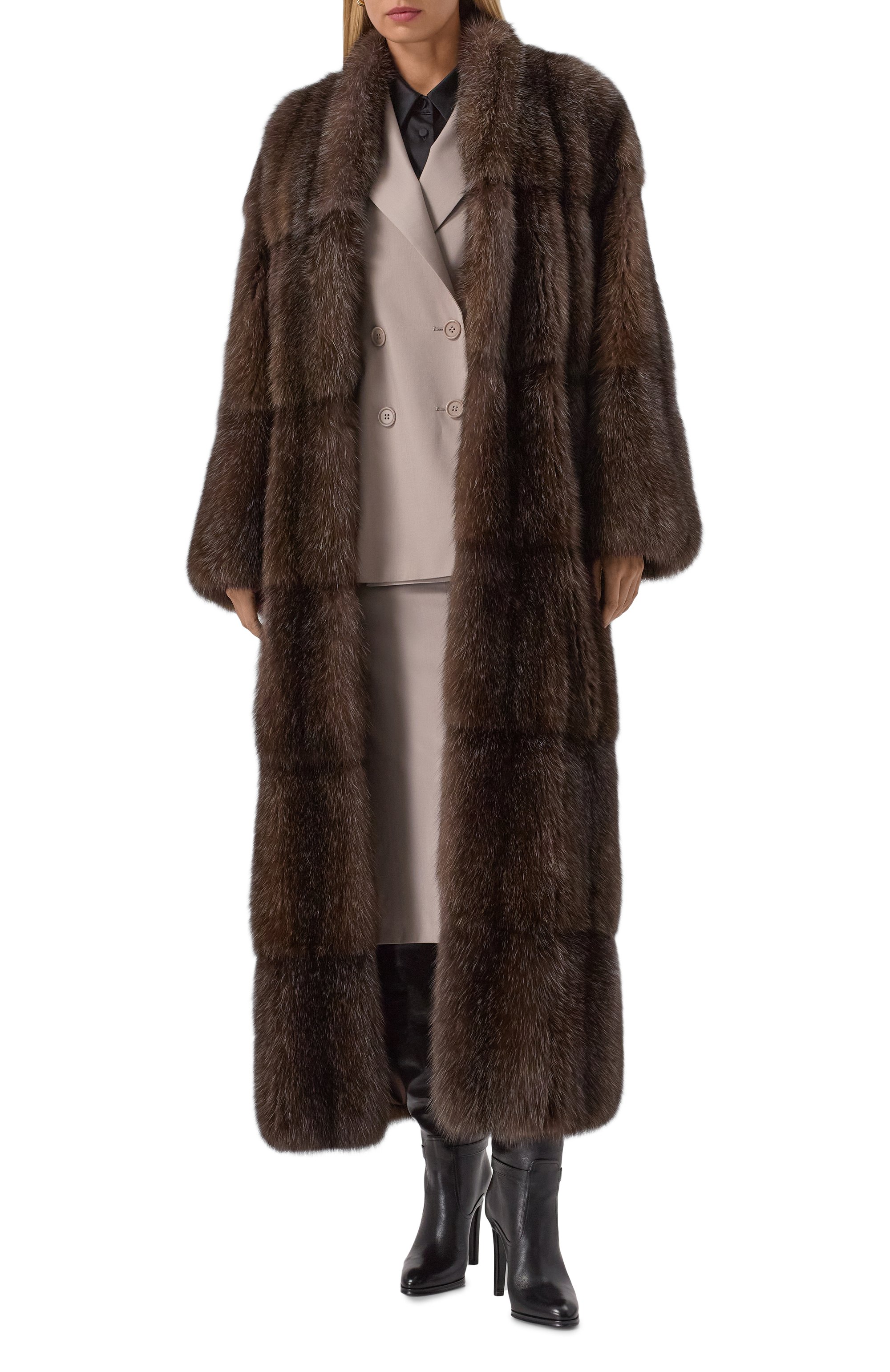 Шуба из соболя MVST коричневого цвета по цене 19350000 руб., арт. M002A/SABLE WILD SILVER 4-5, фото 2 Шуба из соболя MVST, арт. M002A/SABLE WILD SILVER 4-5, фото 2