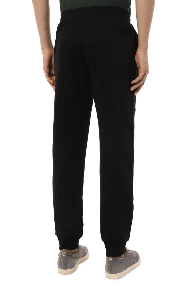 Мужские хлопковые джоггеры EMPORIO ARMANI черного цвета, арт. 111690/4R566 | Фото 4 (Длина (брюки, джинсы): Стандартные; Драгоценные камни: Проставлено; Материал внешний: Хлопок; Материал сплава: Проставлено; Силуэт М (брюки): Джоггеры; Стили: Кэжуэл)