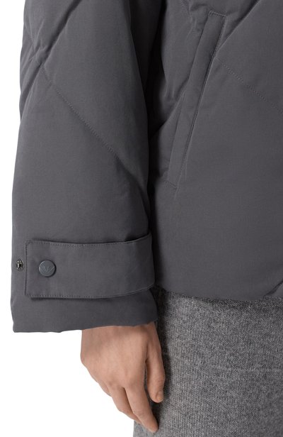 Пуховик EMPORIO ARMANI темно-серого цвета по цене 92600 руб., арт. EW001386/AF24387, фото 5 Пуховик EMPORIO ARMANI, арт. EW001386/AF24387, фото 5