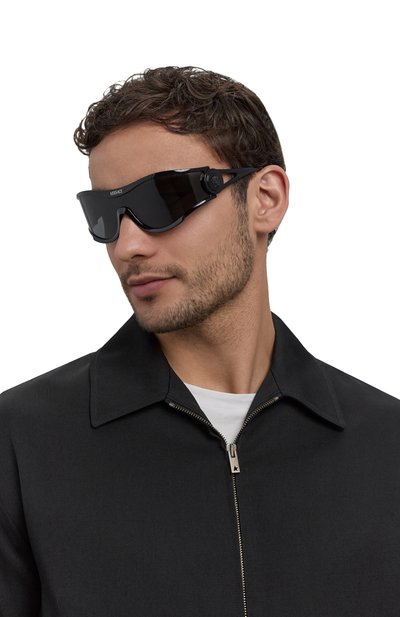 Солнцезащитные очки VERSACE черного цвета по цене 54100 руб., арт. 4475-536087, фото 2 Солнцезащитные очки VERSACE, арт. 4475-536087, фото 2
