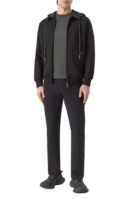 Мужской хлопковая толстовка MONCLER черного цвета, арт. 8G00034/899WC | Фото 2 (Материал внешний: Хлопок; Длина (для топов): Стандартные; Мужское Кросс-КТ: Толстовка-одежда; Рукава: Длинные; Материал сплава: Проставлено; Драгоценные камни: Проставлено)