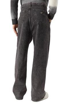 Мужские джинсы EMPORIO ARMANI темно-серого цвета, арт. 6D1P9P/1DZ9Z | Фото 4 (Материал сплава: Проставлено; Длина (брюки, джинсы): Стандартные; Драгоценные камни: Проставлено; Материал внешний: Деним, Хлопок; Силуэт М (брюки): Широкие; Кросс-КТ: Деним; Стили: Повседневный)