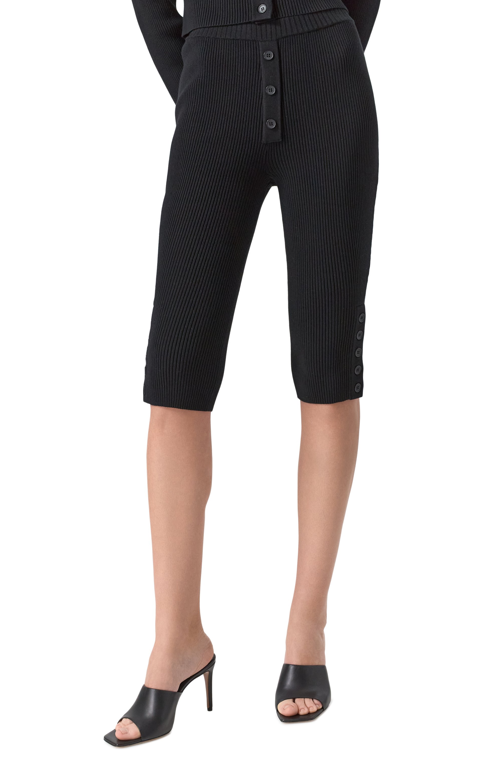 Шорты из вискозы YUZEFI черного цвета по цене 39950 руб., арт. YUZRS25-RW-KN23-01, фото 3 Шорты из вискозы YUZEFI, арт. YUZRS25-RW-KN23-01, фото 3