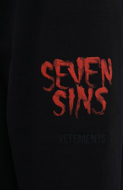 Хлопковые джоггеры VETEMENTS черного цвета по цене 75150 руб., арт. MAH21TR639 1601/W, фото 5 Хлопковые джоггеры VETEMENTS, арт. MAH21TR639 1601/W, фото 5