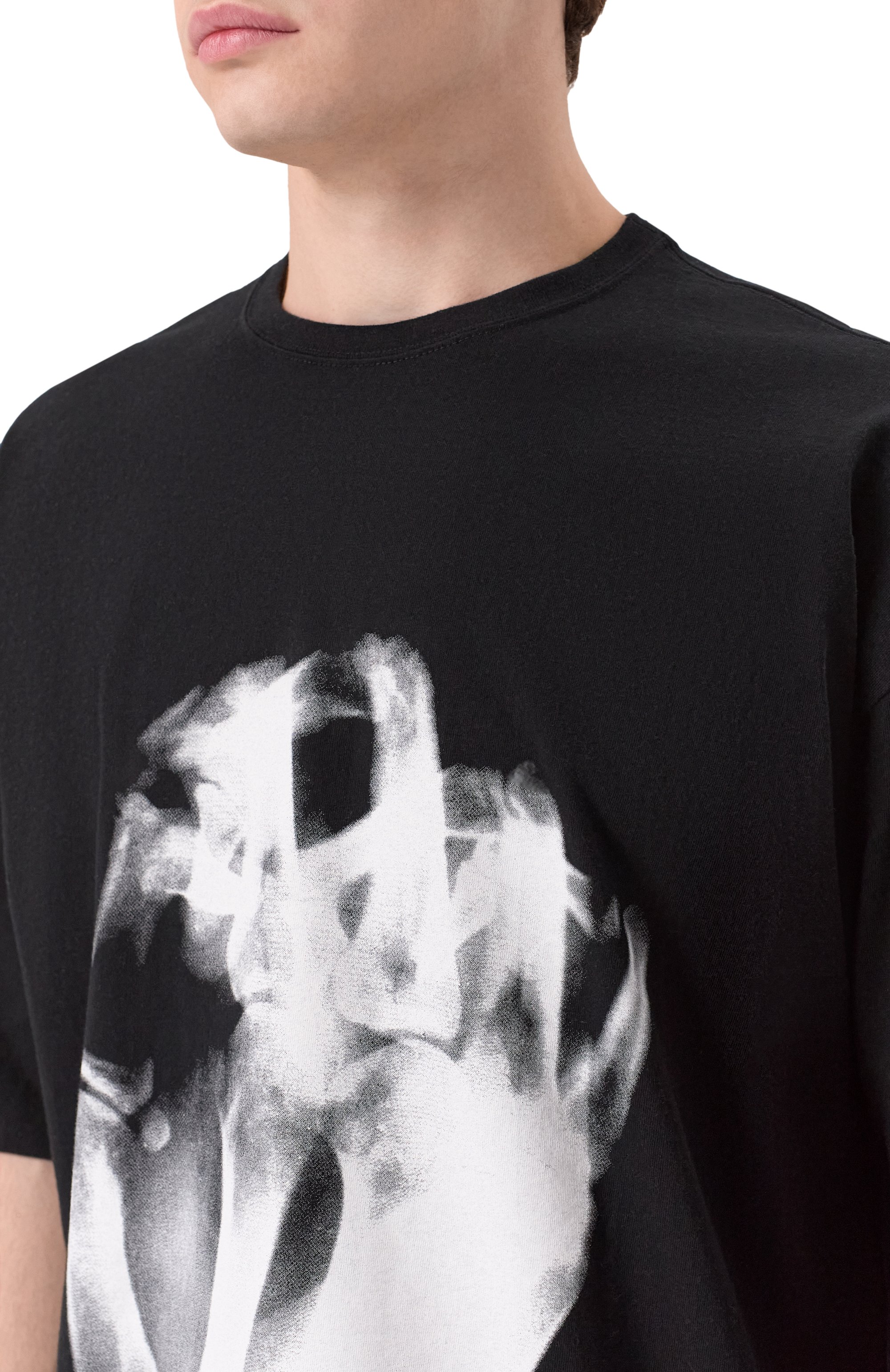 Хлопковая футболка UNDERCOVER черного цвета по цене 29950 руб., арт. UC2E4813-8, фото 5 Хлопковая футболка UNDERCOVER, арт. UC2E4813-8, фото 5