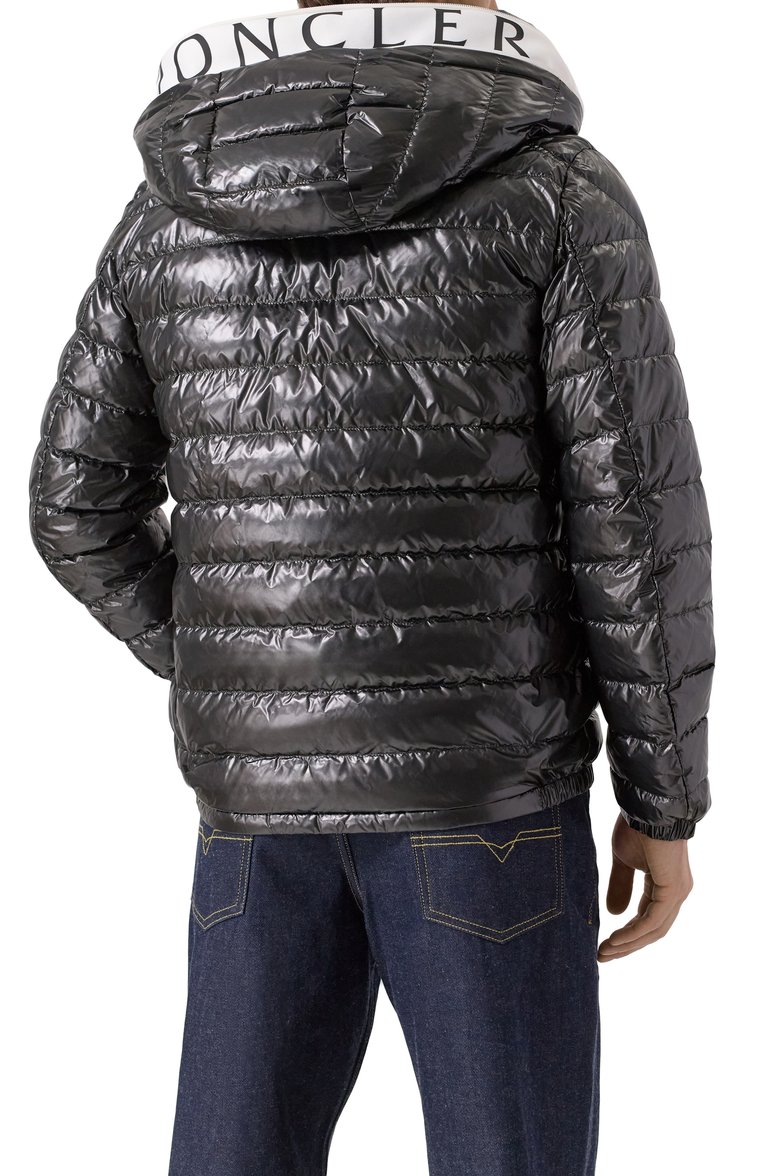 Мужская пуховик akinari MONCLER черного цвета, арт. 1A00009/596J9 | Фото 4 (Длина (верхняя одежда): Короткие; Материал внешний: Синтетический материал; Материал подклада: Синтетический материал; Рукава: Длинные; Стили: Кэжуэл; Мужское Кросс-КТ: пуховик-короткий)