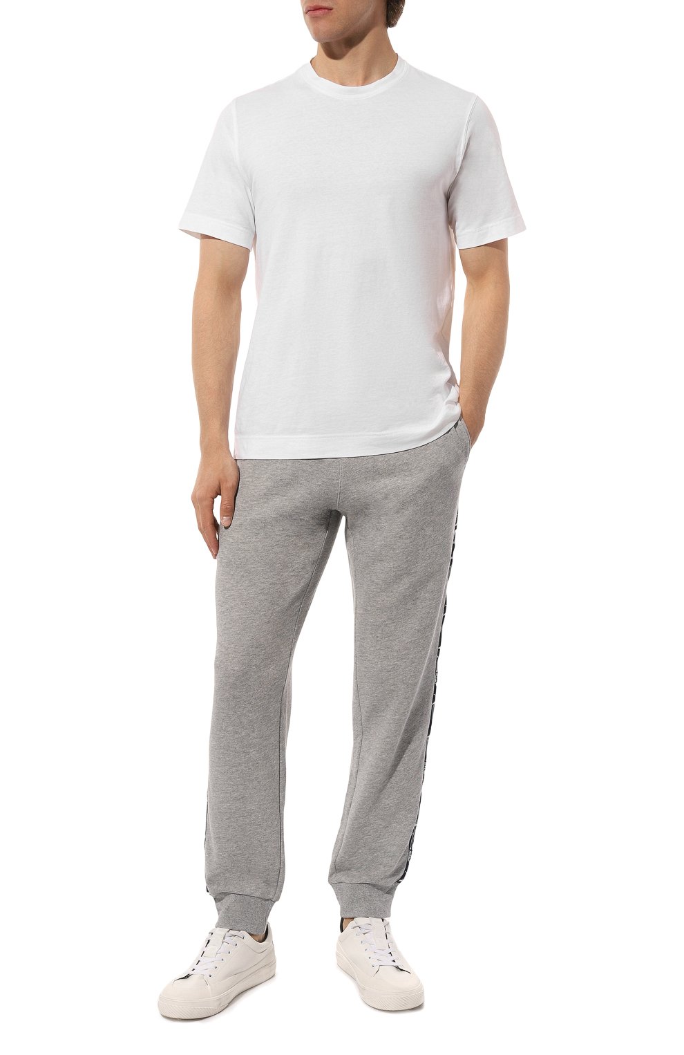 Джоггеры EMPORIO ARMANI серого цвета по цене 11250 руб., арт. 111690/3R571, фото 2 Джоггеры EMPORIO ARMANI, арт. 111690/3R571, фото 2