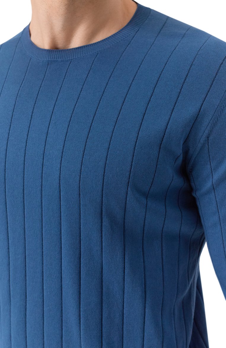 Мужской хлопковый джемпер CORNELIANI синего цвета, арт. 25M513-2525153 | Фото 5 (Рукава: Длинные; Материал сплава: Проставлено; Драгоценные камни: Проставлено; Длина (для топов): Стандартные; Принт: Без принта; Вырез: Круглый; Стили: Кэжуэл; Мужское Кросс-КТ: Джемперы; Материал внешний: Хлопок)