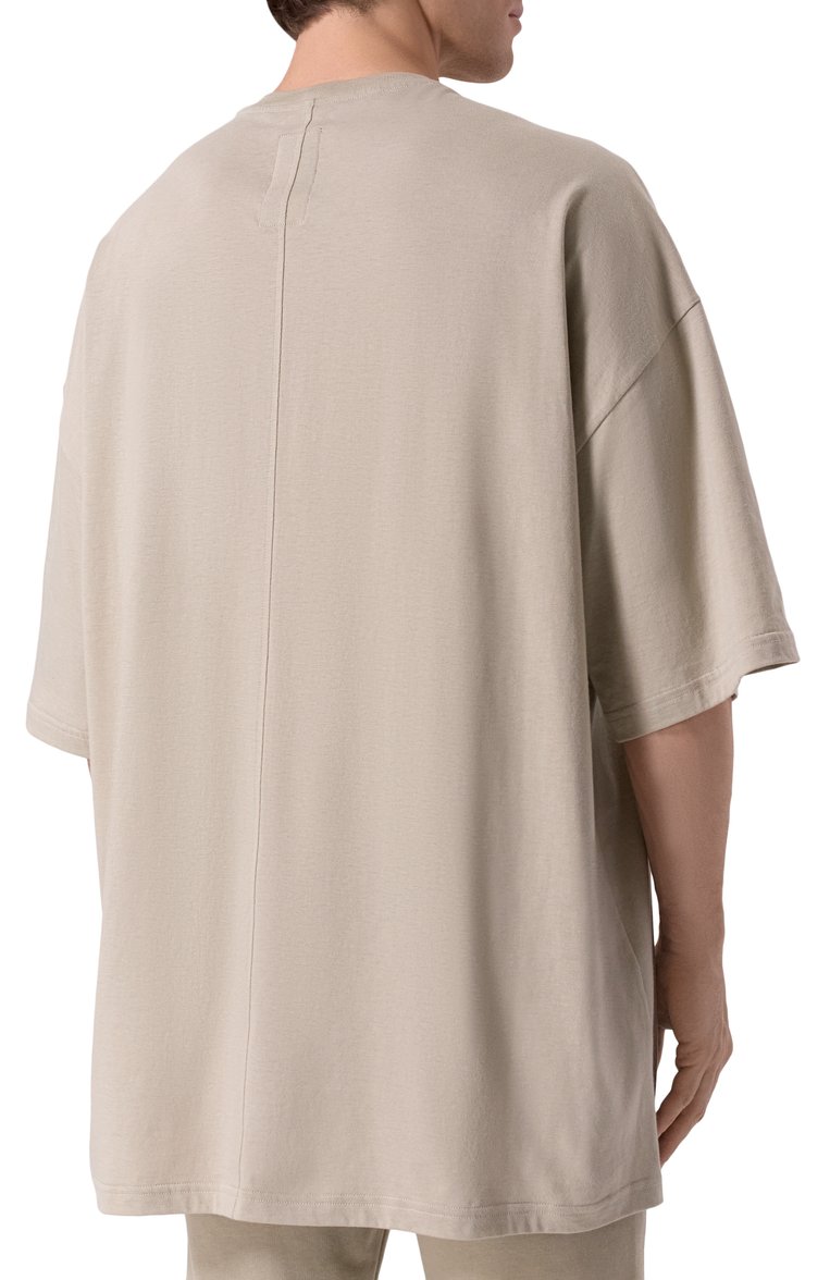 Мужская хлопковая футболка rick owens x champion RICK OWENS бежевого цвета, арт. CM01E1675/CHJG | Фото 4 (Мужское Кросс-КТ: Футболка-одежда; Детали: Декор; Автоматизация состава: Проставлено; Материал внешний: Хлопок; Принт: Без принта; Автоматизация ТО: Проставлено; Длина (для топов): Удлиненные; Стили: Спорт-шик; Рукава: Короткие)