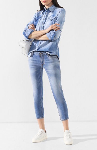 Джинсы с потертостями DSQUARED2 голубого цвета по цене 30950 руб., арт. S75LB0116/S30595, фото 2 Джинсы с потертостями DSQUARED2, арт. S75LB0116/S30595, фото 2