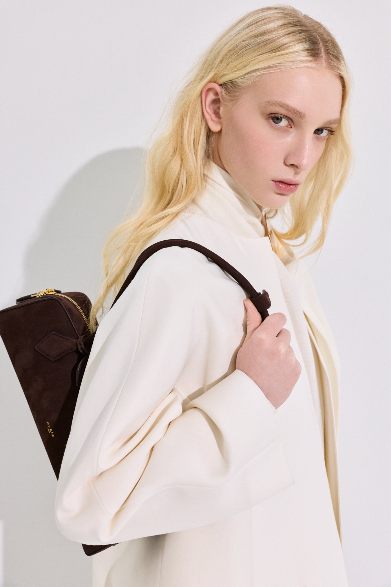 Сумка le teckel medium ALAIA, арт. AA1S06033CA214, фото 7