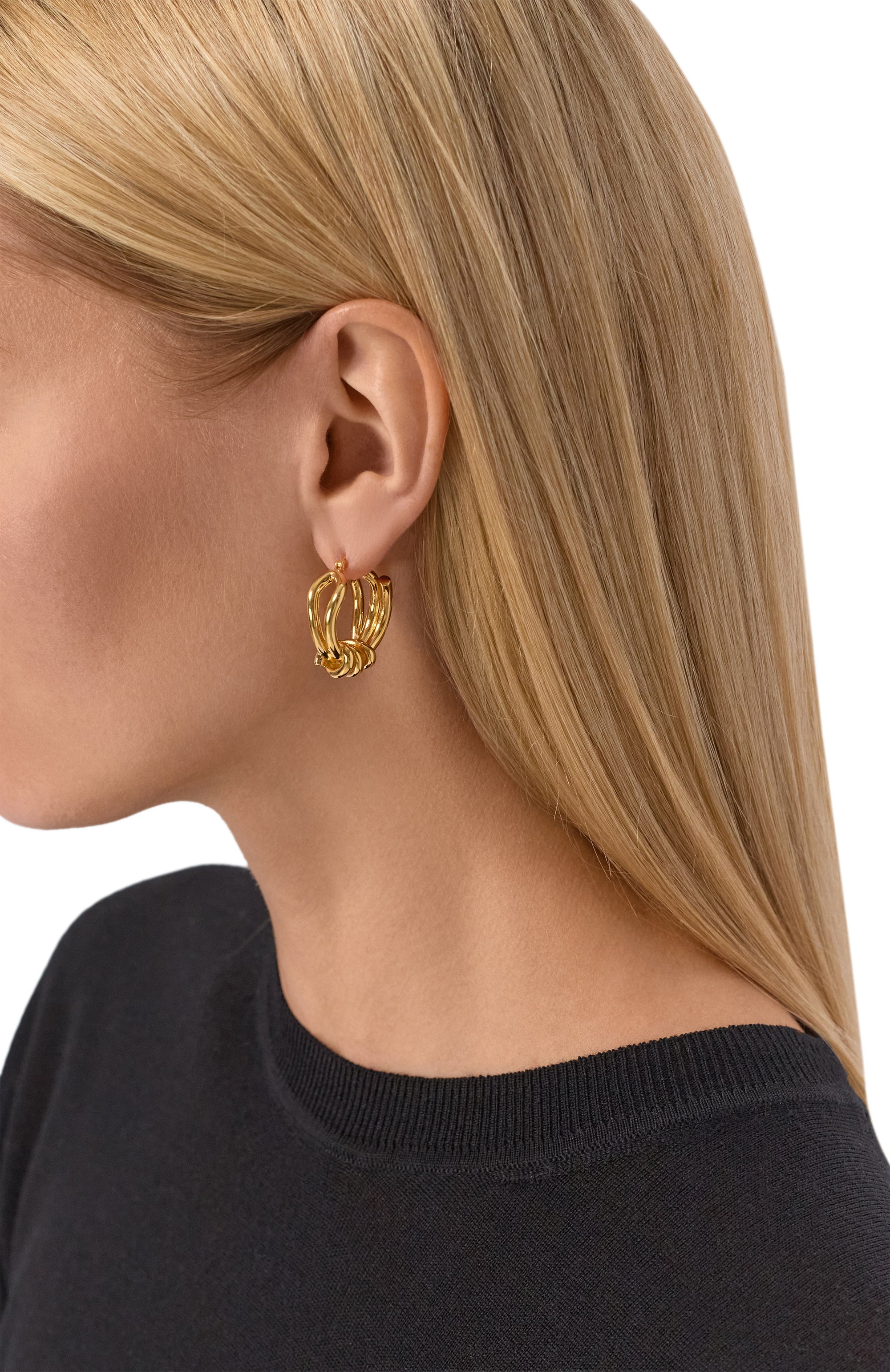 Серьги MM6 золотого цвета по цене 56150 руб., арт. SM6VG0107/P8858, фото 2 Серьги MM6, арт. SM6VG0107/P8858, фото 2