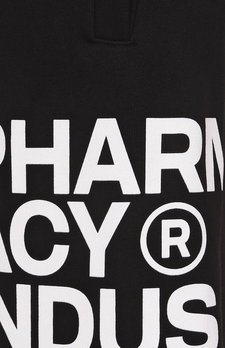 Мужские хлопковые шорты PHARMACY INDUSTRY черного цвета, арт. PHABM00165 | Фото 6 (Материал внешний: Хлопок, Синтетический материал; Длина Шорты М: Ниже колена; Случай: Повседневный; Принт: С принтом; Стили: Спорт-шик; Автоматизация �состава: Проставлено; Автоматизация ТО: Проставлено; Детали: Без декора)