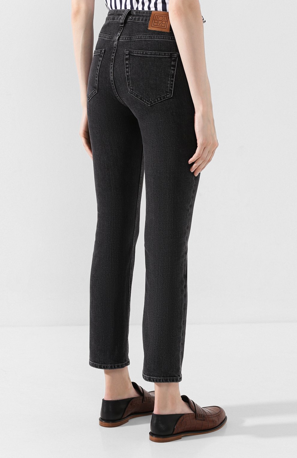 Джинсы TOTEME серого цвета по цене 14500 руб., арт. STRAIGHT DENIM 32 193-233-743, фото 4 Джинсы TOTEME, арт. STRAIGHT DENIM 32 193-233-743, фото 4