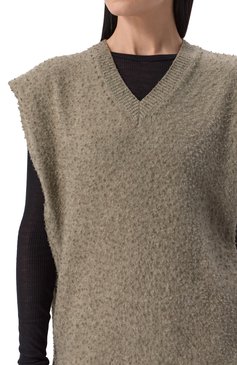Мужского жилет из шерсти и хлопка MAISON MARGIELA светло-зеленого цвета, арт. S50TH0065/M13108 | Фото 9 (Материал внешний: Шерсть, Хлопок; Мужское Кросс-КТ: Жилет-одежда; Стили: Кэжуэл; Нос: Не проставлено; Региональные ограничения белый список (Axapta Mercury): Не проставлено; Кросс-КТ: Трикотаж)