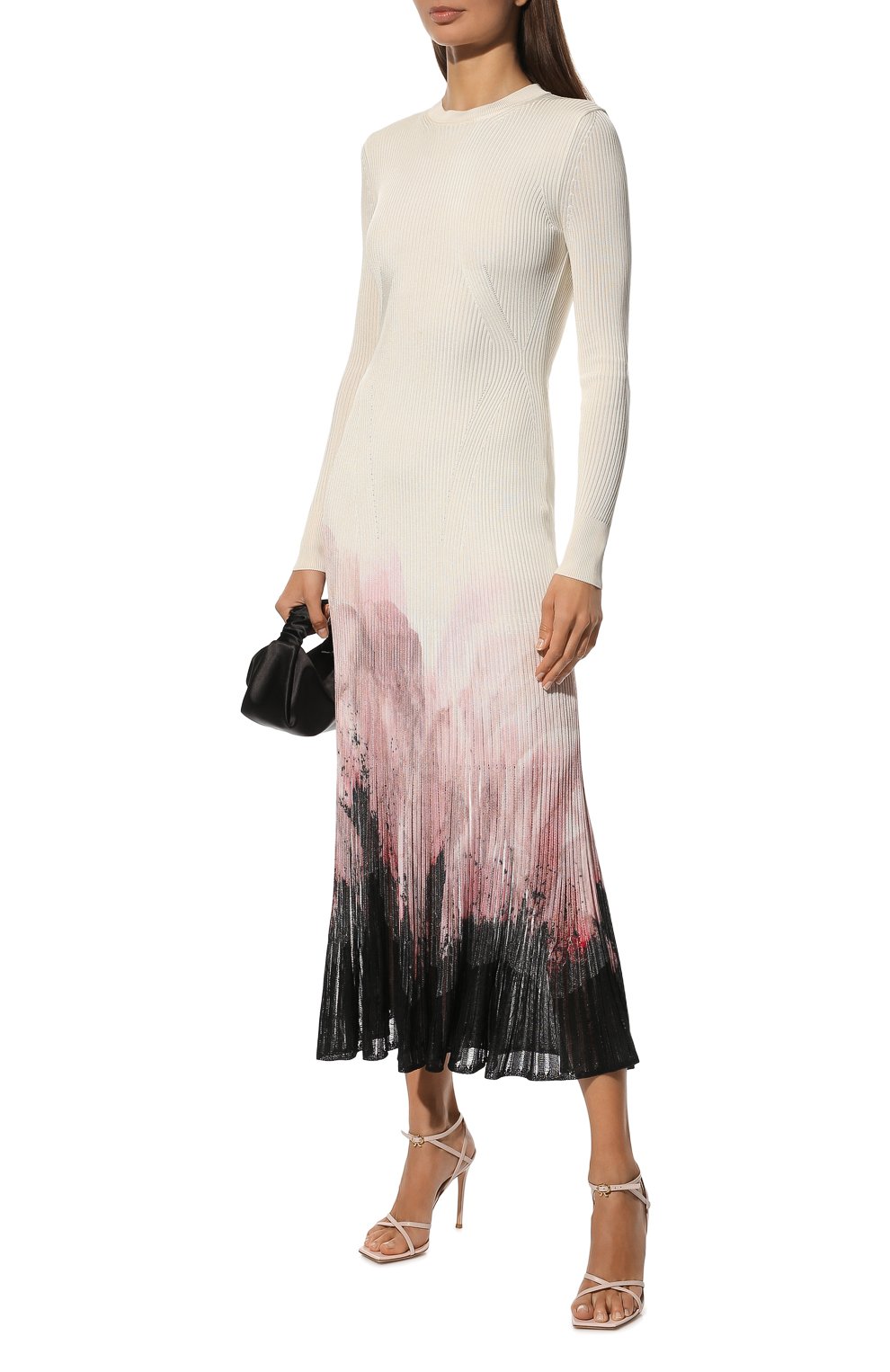 Платье из вискозы ALEXANDER MCQUEEN молочного цвета по цене 347500 руб., арт. 679383/Q1AWG, фото 2 Платье из вискозы ALEXANDER MCQUEEN, арт. 679383/Q1AWG, фото 2